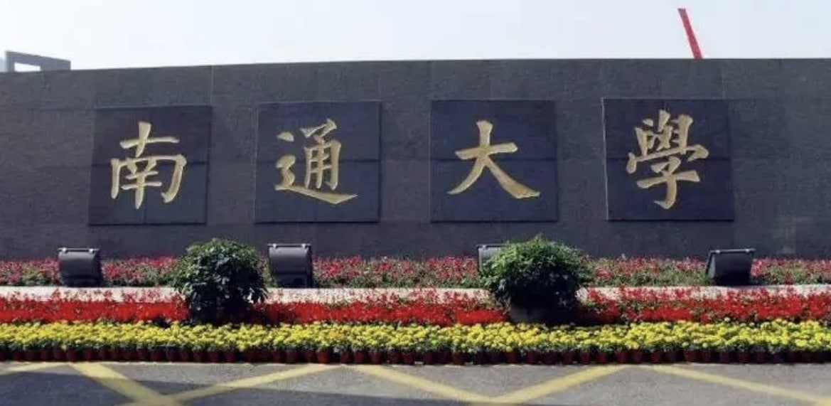南通大学 情侣操场长椅做爱 被同学偷拍视频完整曝光