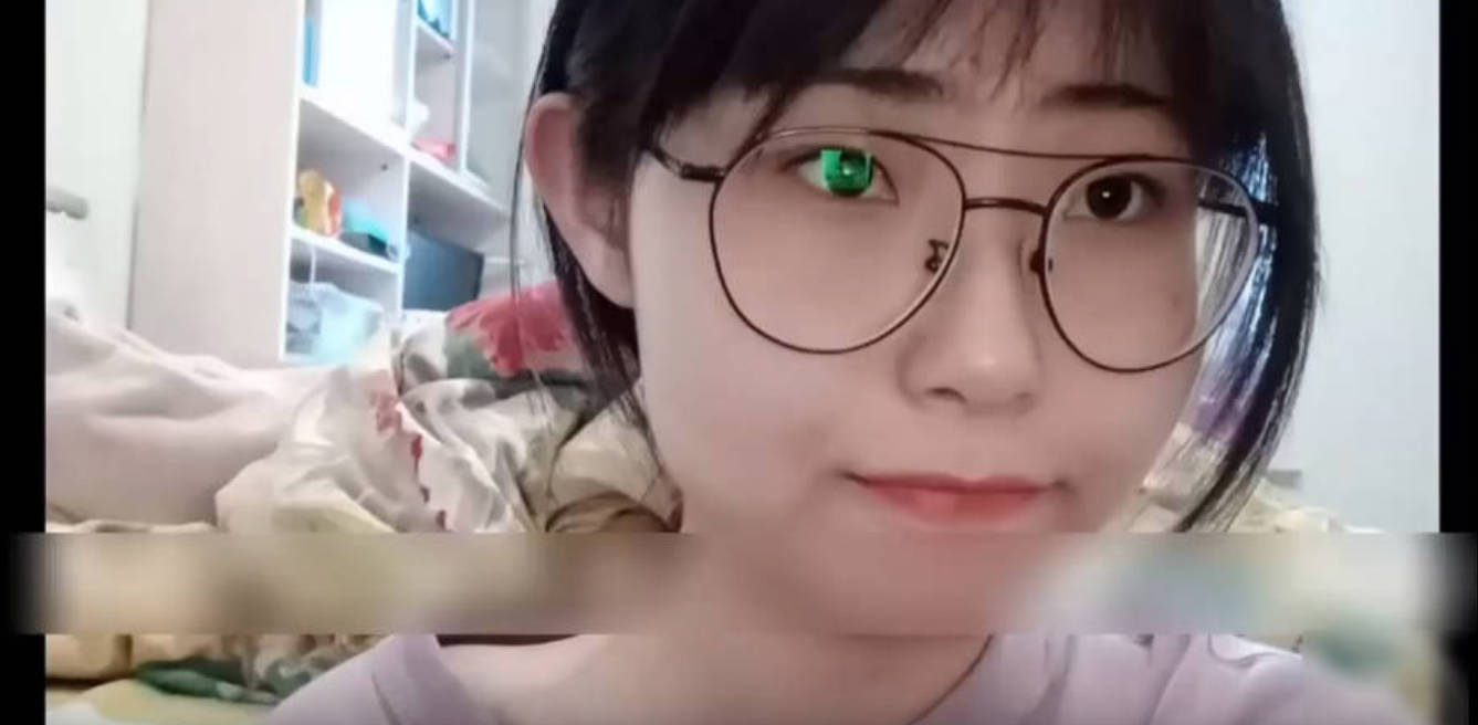 高颜值眼镜学生妹 饥渴求操 深喉口交 被无套中出反差到极致