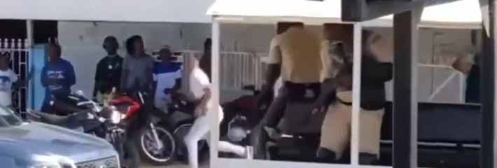 南美洲国家圭亚那 一名11岁女孩因疑似遭受暴力后溺亡 引发全国举行抗议活动 随后演变成骚乱