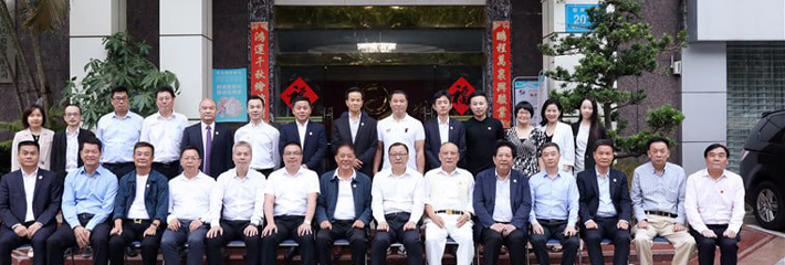 抖音热瓜！汕头潮阳区自然局局长 欧镇武 在KTV寻欢被老婆咬伤阴茎 报警后反而自己被抓进去了