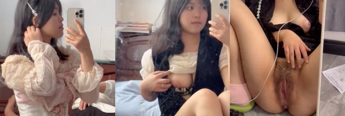 纯欲反差学生妹裸露出美乳淫穴在镜头前妖娆骚拍！年纪不大美乳发育成熟绝对耐操！