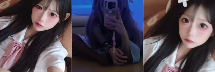 抖音快手百万粉丝网红 番茄酱耶 曝光萝莉小母狗反差本性大揭秘 这双玉足给足交肯定特别爽