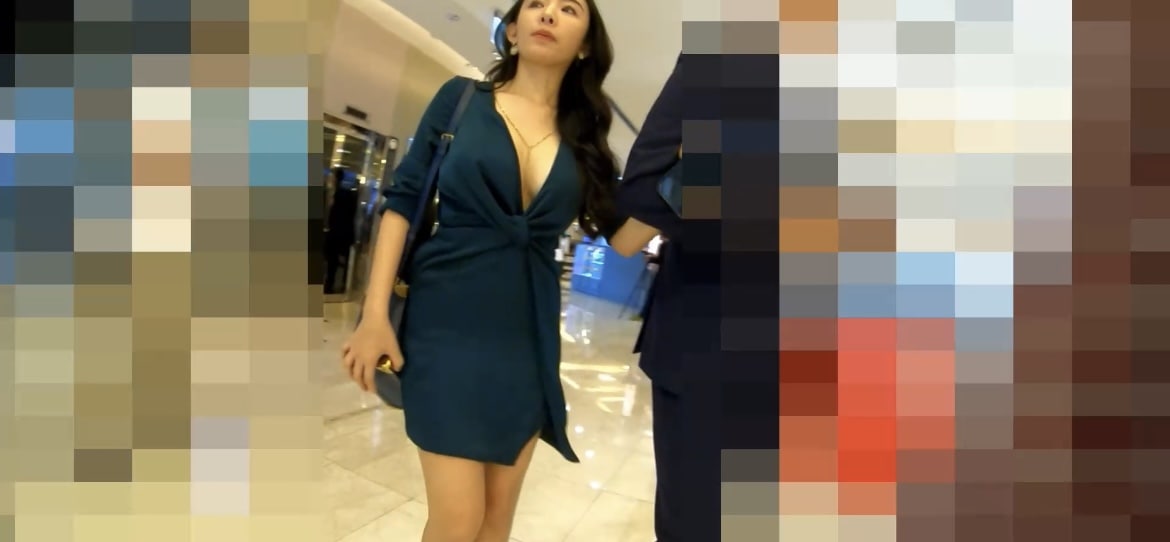 台湾知名网红博主 邓宇廷 商场逛街被抄底偷拍 裙底风光一览无遗！