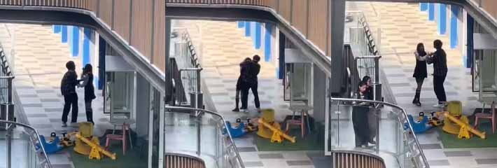 某商场上演再来纯爱战士节目 舔狗男子疯狂掌掴自己 自为求和 真是舔狗界的鼻祖啊!