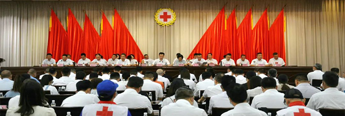 近日网传温州红十字会 一女孩怒怼省厅领导“你说了我2句，我大概能骂你200年”