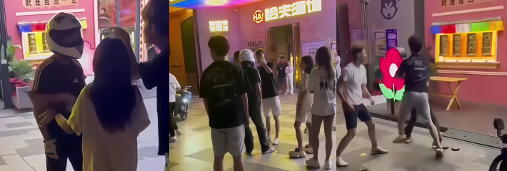 精神小伙街边群殴 有人被按地上锤 衣服都撕烂了 场面极其混乱