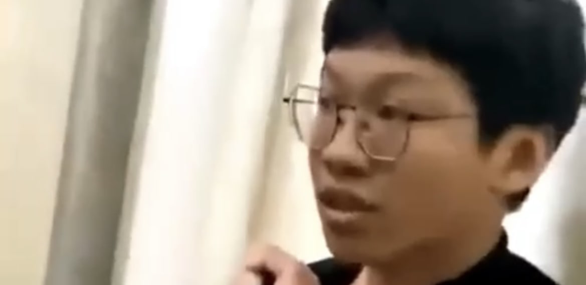 四眼小哥女厕所偷拍被当场抓获 被一群男生围堵吓得求饶脸色煞白！
