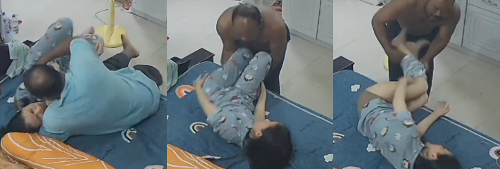 黑料网求瓜！黑客破解家庭摄像头偷拍 淫妻寂寞难耐遭受隔壁老王的前行霸占！