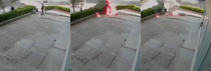 男子在赌场输掉毕生积蓄后选择自焚 这看着也太痛苦了 他估计想在死之前给自己一点惩罚吧 赌博害人啊！