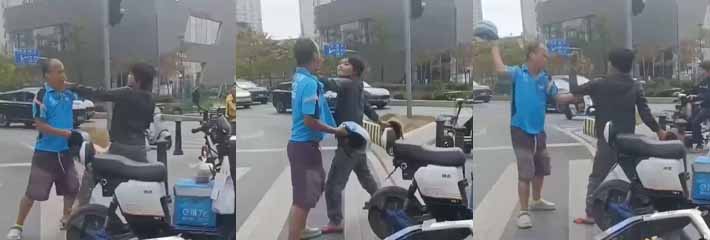 世纪纷争之美团大战饿了么 食客你好 你的外卖真正打架中 两小哥路口互殴 场面又搞笑又令人着急！