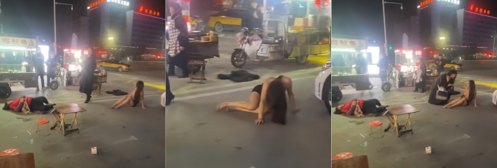 毫州老太街边蛐蛐女子是人妖 女子被惹怒露奶自证身份与老太大打出手！