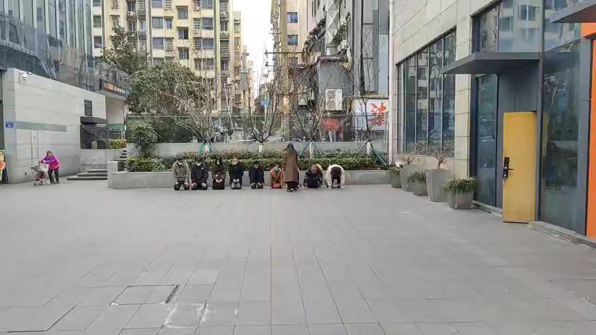 长沙街头开缅北分基地？员工跪地被女领导斥责挨训！