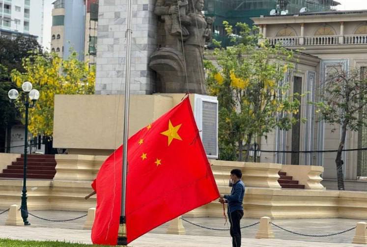 柬埔寨资讯 ：迎接习近平主席访柬 首都金边高挂五星红旗