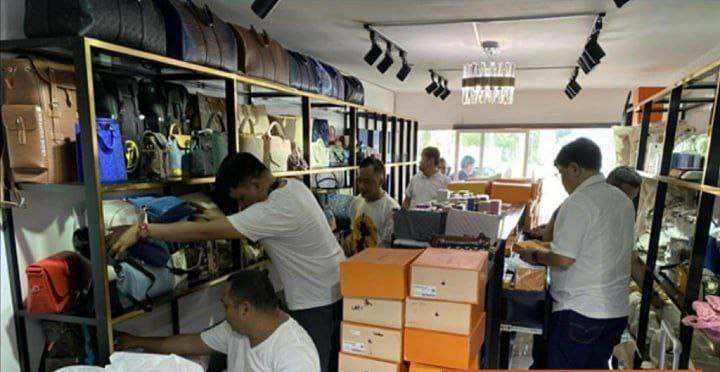 菲律宾新闻：NBI在 #布拉干 查中国店铺，3500万假冒LV被没收，一名中国人被捕