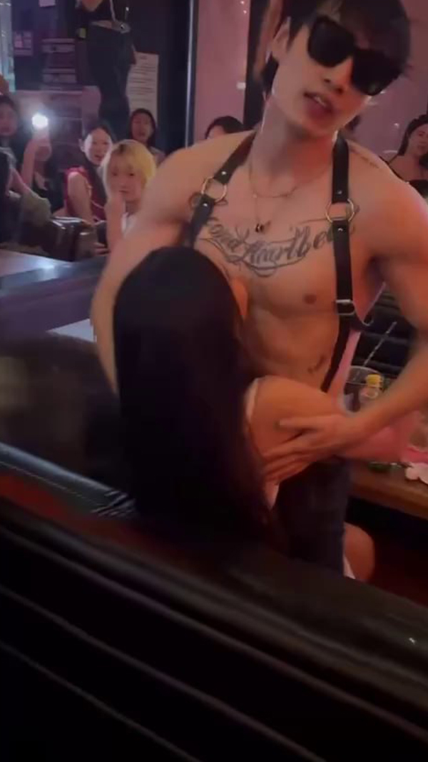 长沙解放西 夜场酒吧富婆点男模消费活跃 夜生活经济循环特点凸显城市娱乐魅力