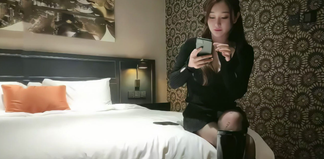 探花大神李寻欢酒店狂操黑靴丝袜极品小少妇 皮靴足交缠绵一夜激情四射！