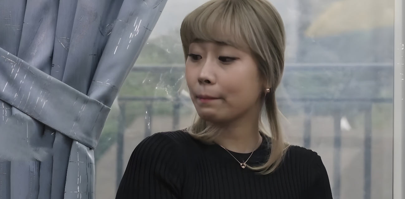 妈妈的职业被儿子撞破 巨乳魔鬼身材妈妈化身母狗和儿子上演乱伦激情大戏 你敢看完吗？