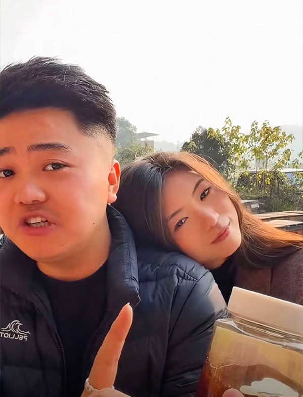 抖音女网红 周兴兴 带娃痛哭求李要得复合 昔日十万彩礼甩人出轨 堪称重庆版马蓉