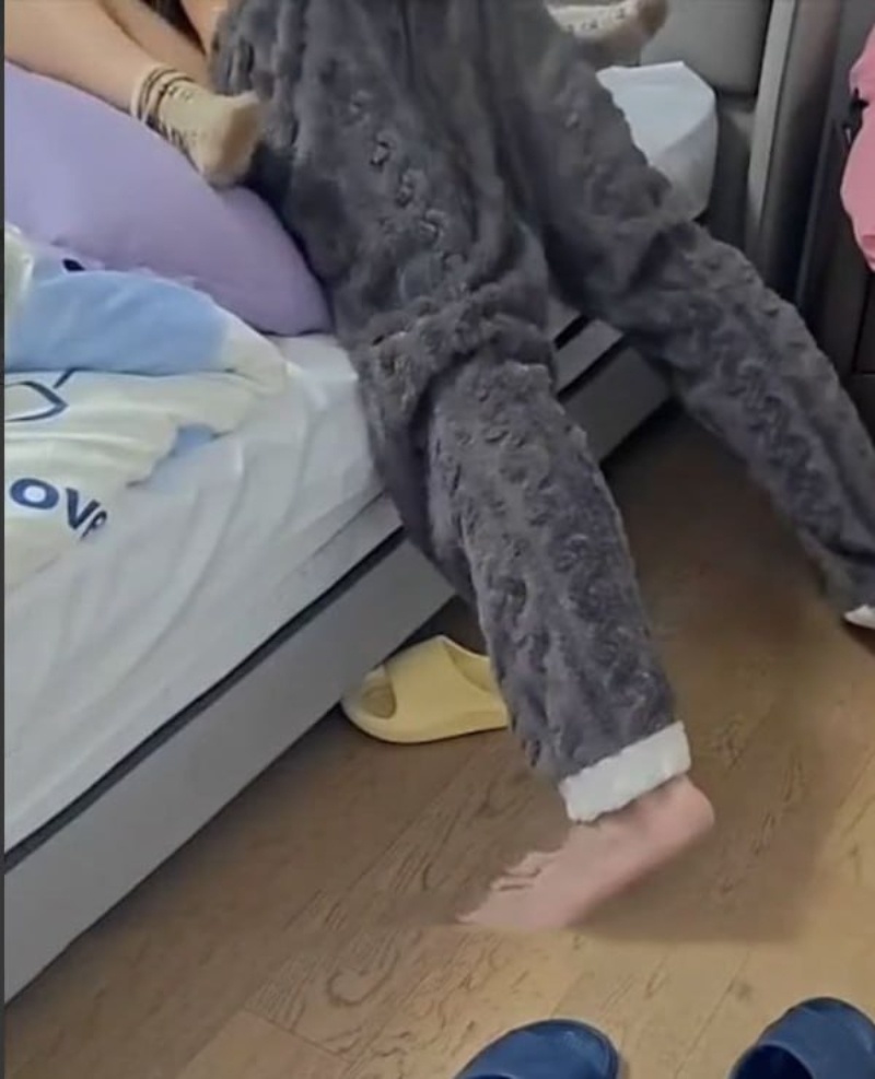 勾人俏妈妈炮机自慰结果被儿子发现！
