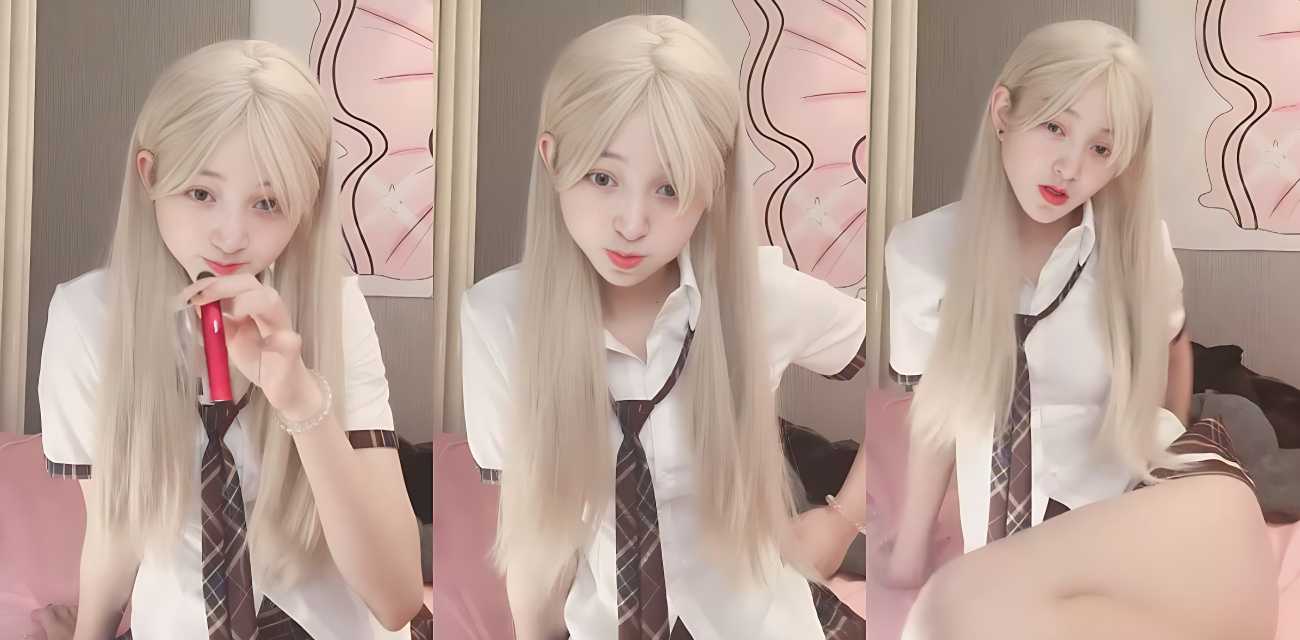 04年绝美颜值少女下海被金主爸爸爆操！直播回放视频流出，美脚足交舔嫩逼多体位抽插，看的真是下体充血啊