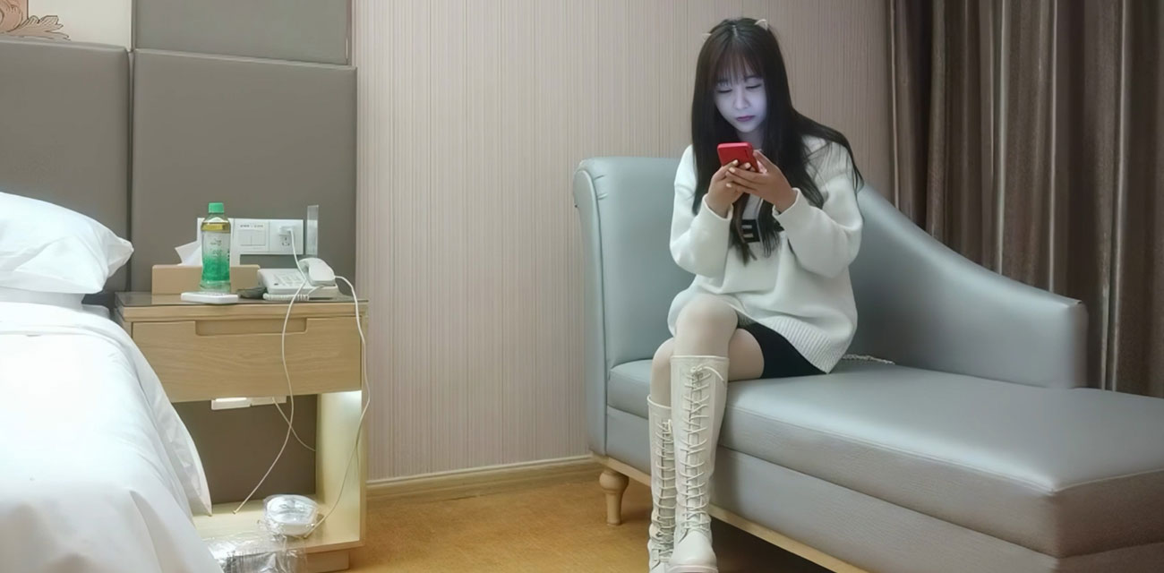 利哥探花 酒店约操高颜值长靴妹 全程露脸深喉口交 性瘾小母狗彻底放飞自我！