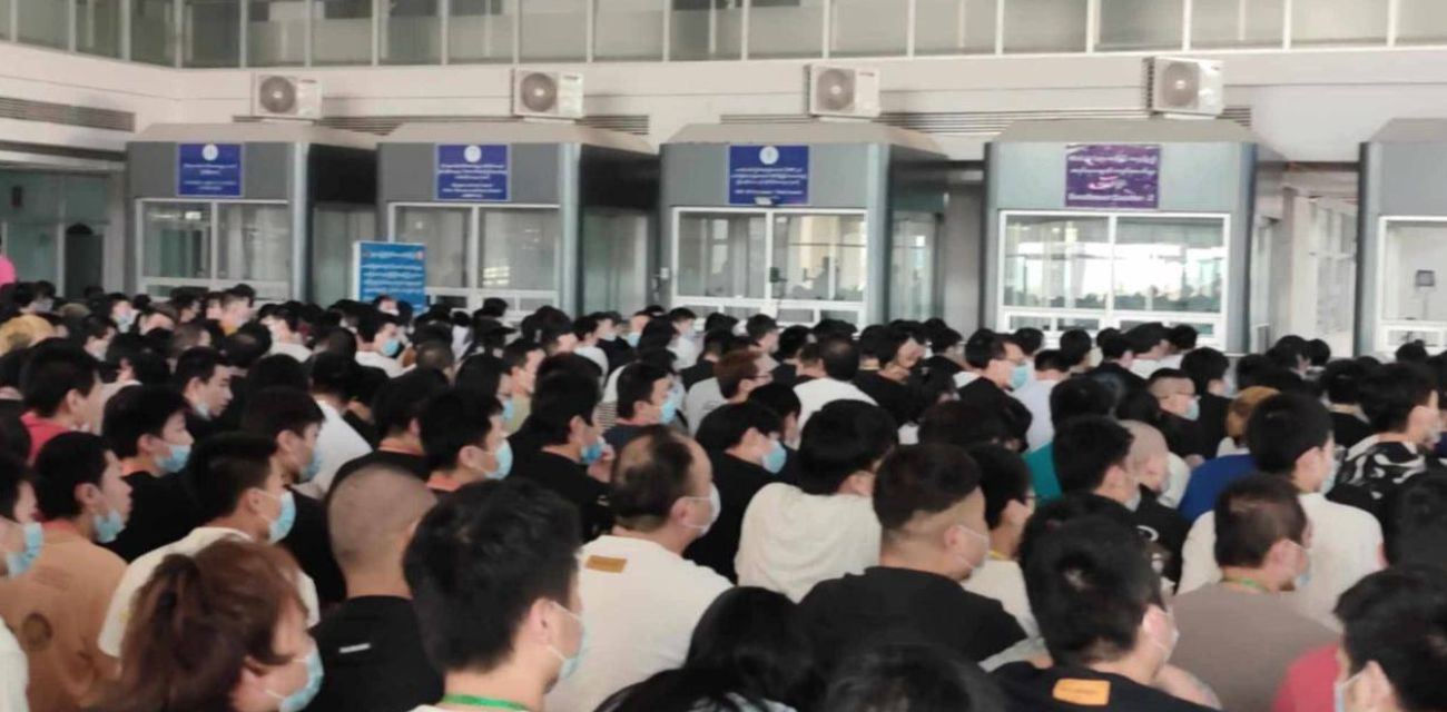 缅甸新闻：昨天450名中国公民从妙瓦底遣返泰国的特写照片