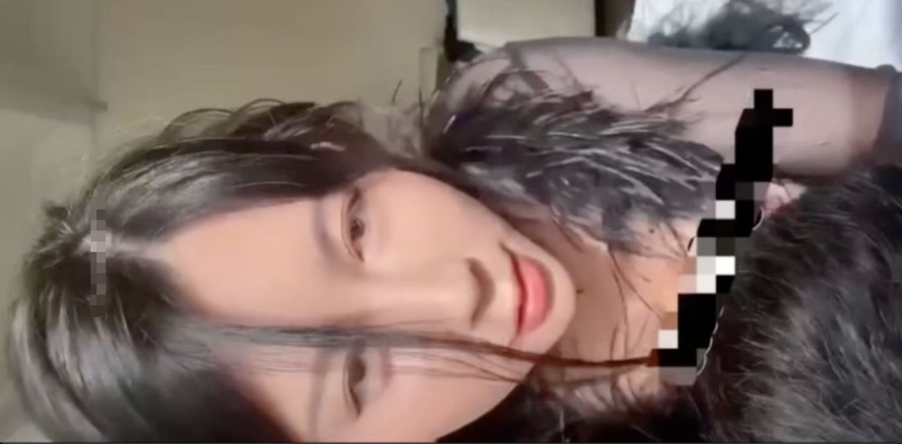 淫荡人妻偷情做爱，李雅楼道口户外野战啪啪，勾引商场口交做爱