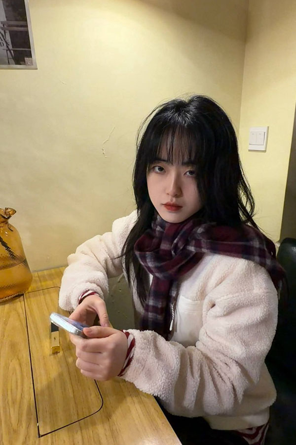 上海洛丽塔甜妹 张碧宸 反差太大 白天清纯甜美玩COS 晚上换女仆装气质完全变了