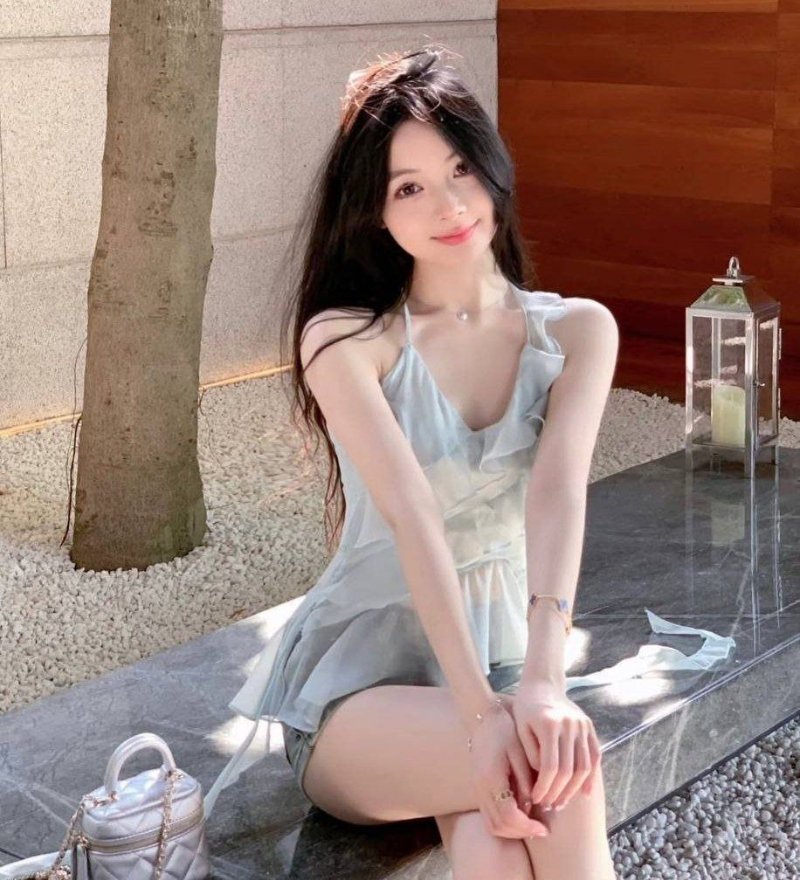 18岁高端外围女2万一晚 自称天生就是靠身体挣钱！