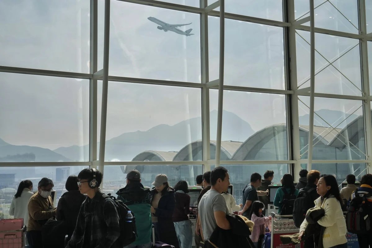 泰国资讯 ： 泰国飞香港两架飞机都遭小偷下手 两名中国男子当场被抓