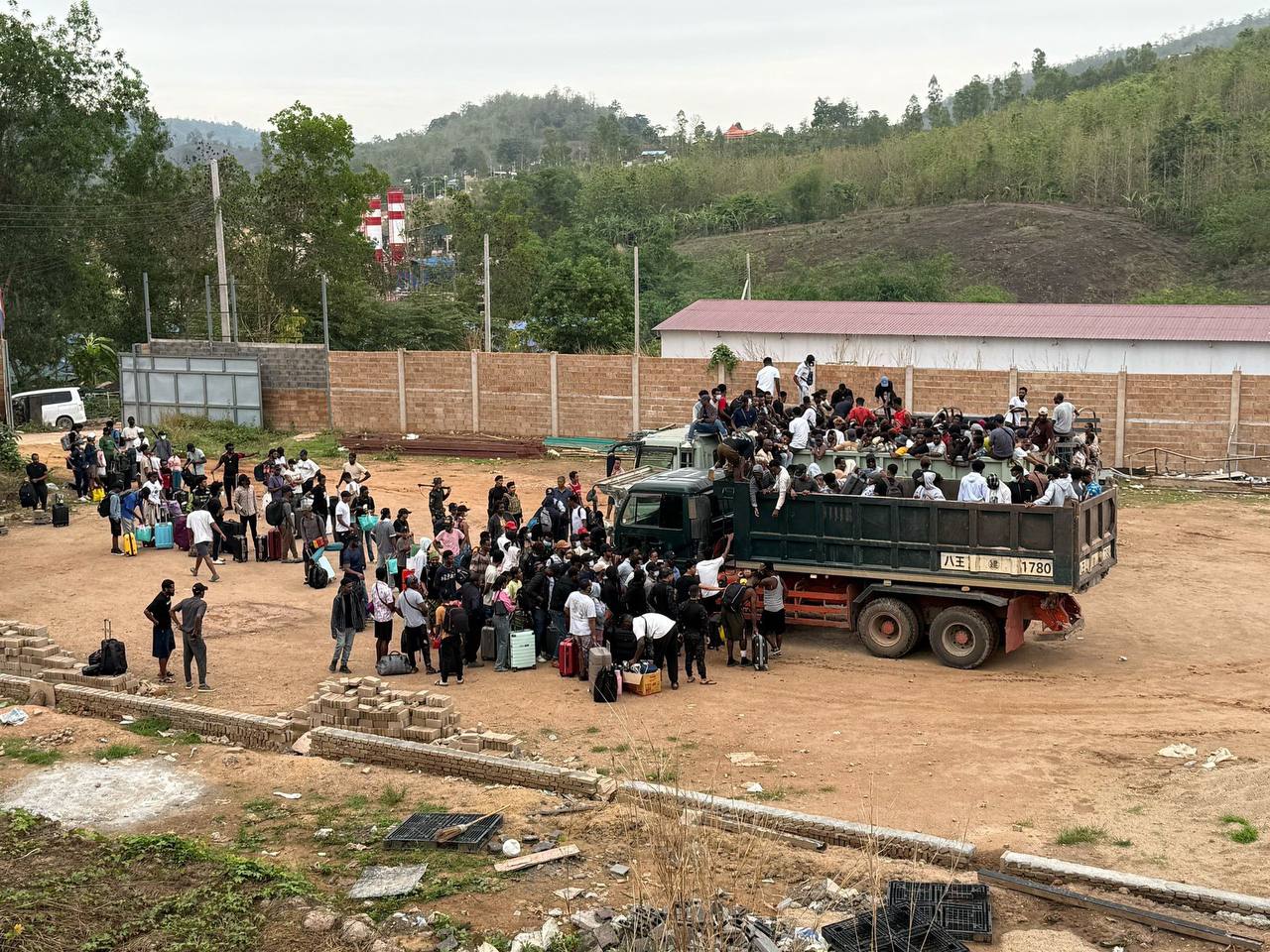 泰国新闻 ：妙瓦底 佛教军向泰国移交276名涉诈人员