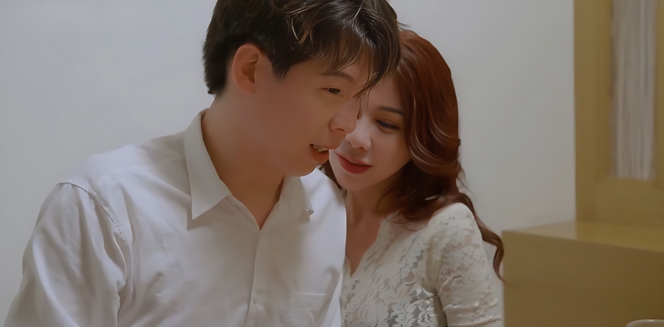 风骚单亲妈妈性瘾发作勾搭女儿男友，超极品熟女的榨精服务