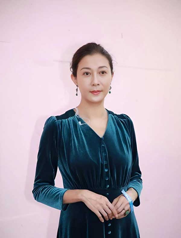 香港亚姐冠军 吴绮莉 与成龙婚外情内幕 未婚先孕拒做亲子鉴定