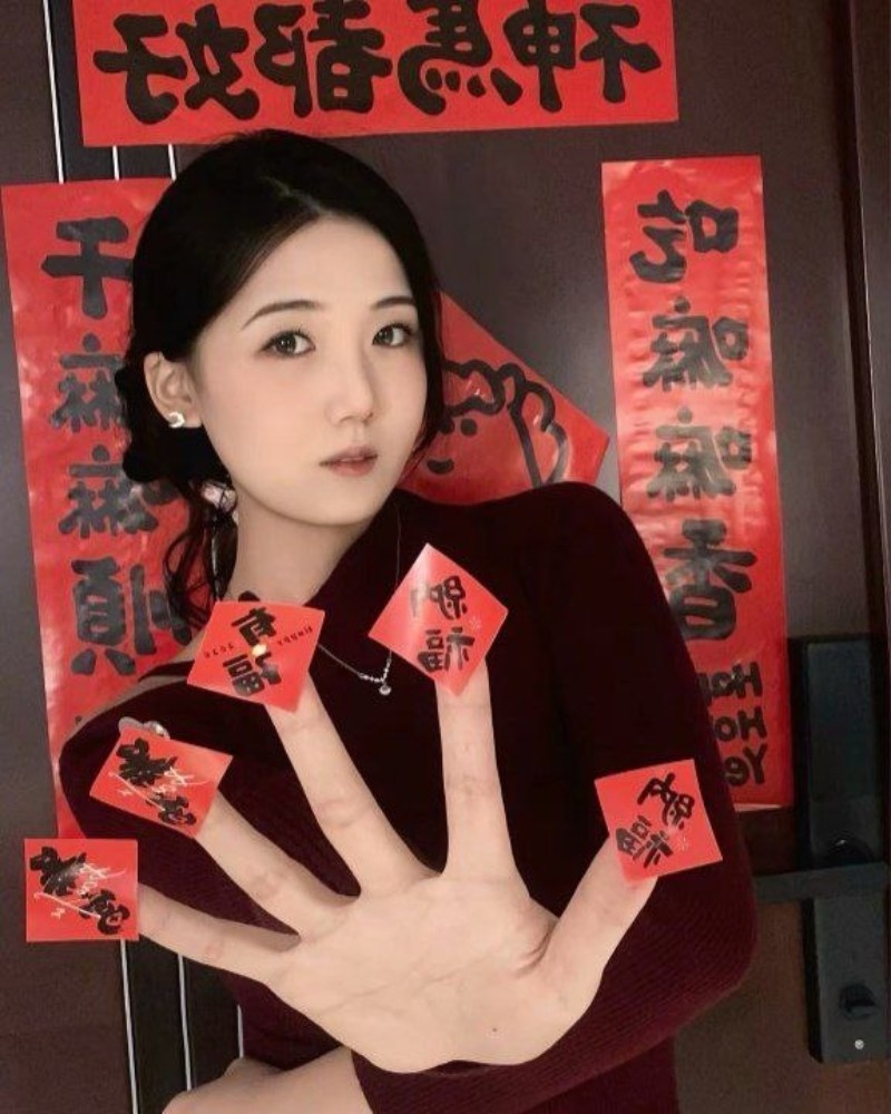 浙江英语老师吴晓佳出轨裸贷翻车！