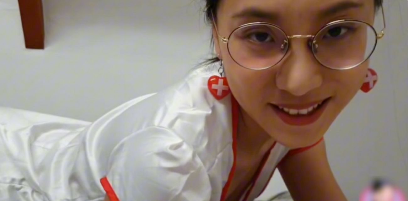 中国女神刘玥-亚洲中国护士，给她的病人一个可爱的口交