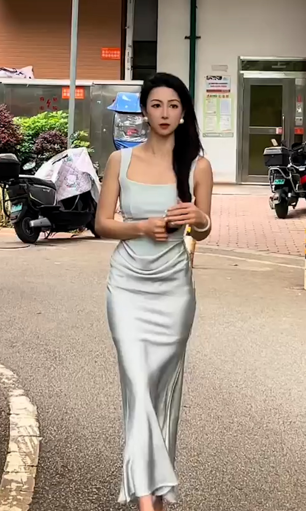 抖音九儿baby 长裙造型再出圈 高颜值气质美女穿搭分享引热议 滤镜氛围感与真实颜值引发网友讨论