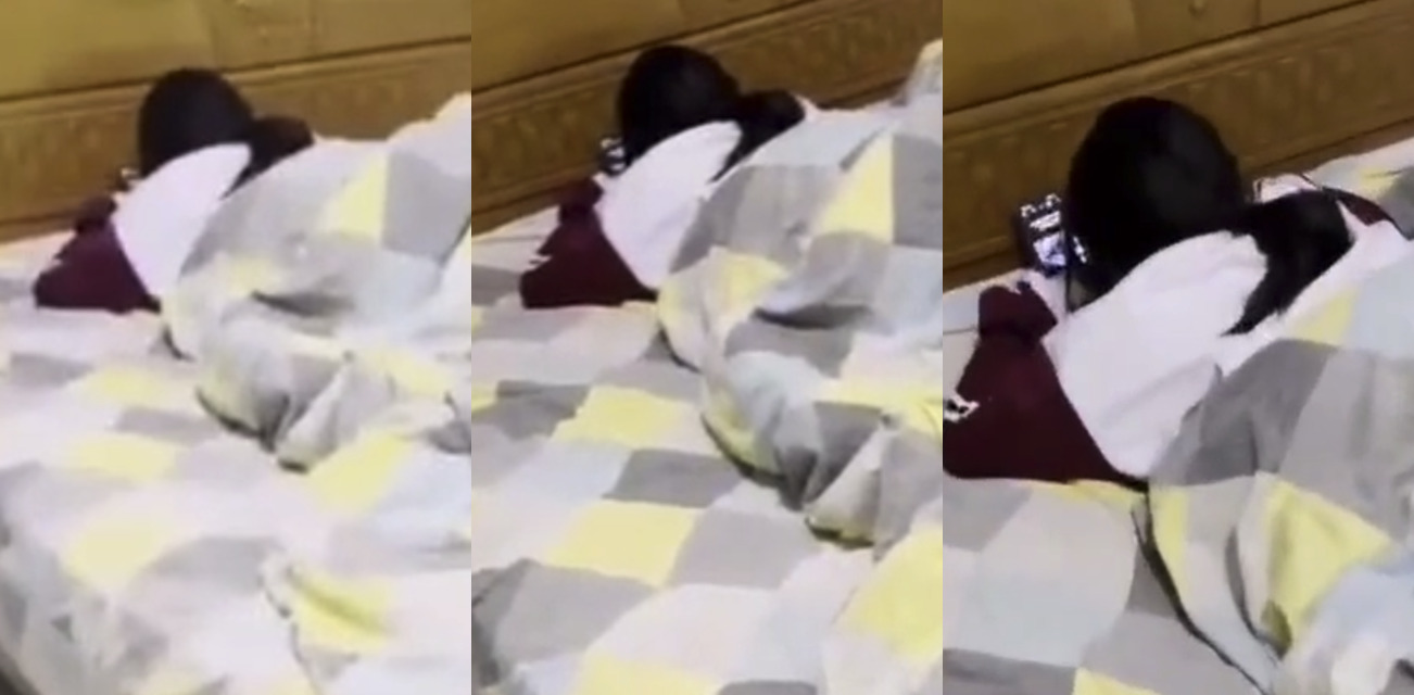 真实父女乱伦！把高中女儿上了 女儿被压在床上猛冲 喷得满地水 射在她身上 她还喊痛！