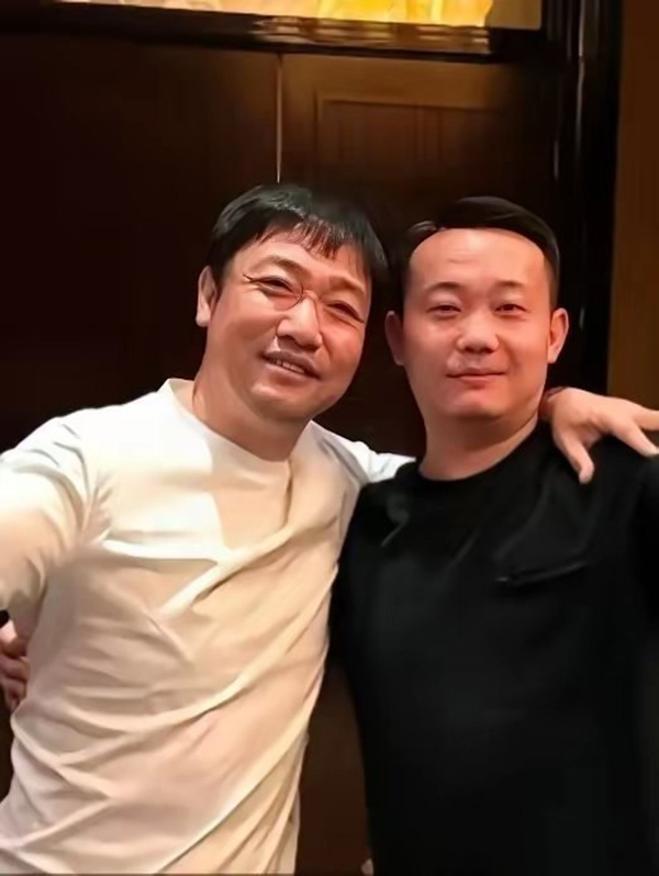 贾冰饭局粗口录音曝光！老战友聚会秒变背刺现场，圈内信任又碎一地你怎么看？