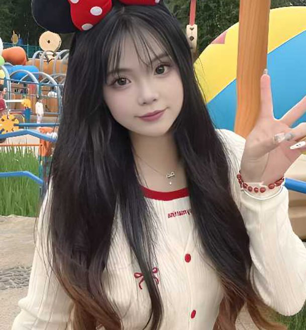 潘梦菲 邻家极品美女勾搭金主 口舌服侍肉棒后主动骑乘疯狂扭腰 放荡私密视频流出