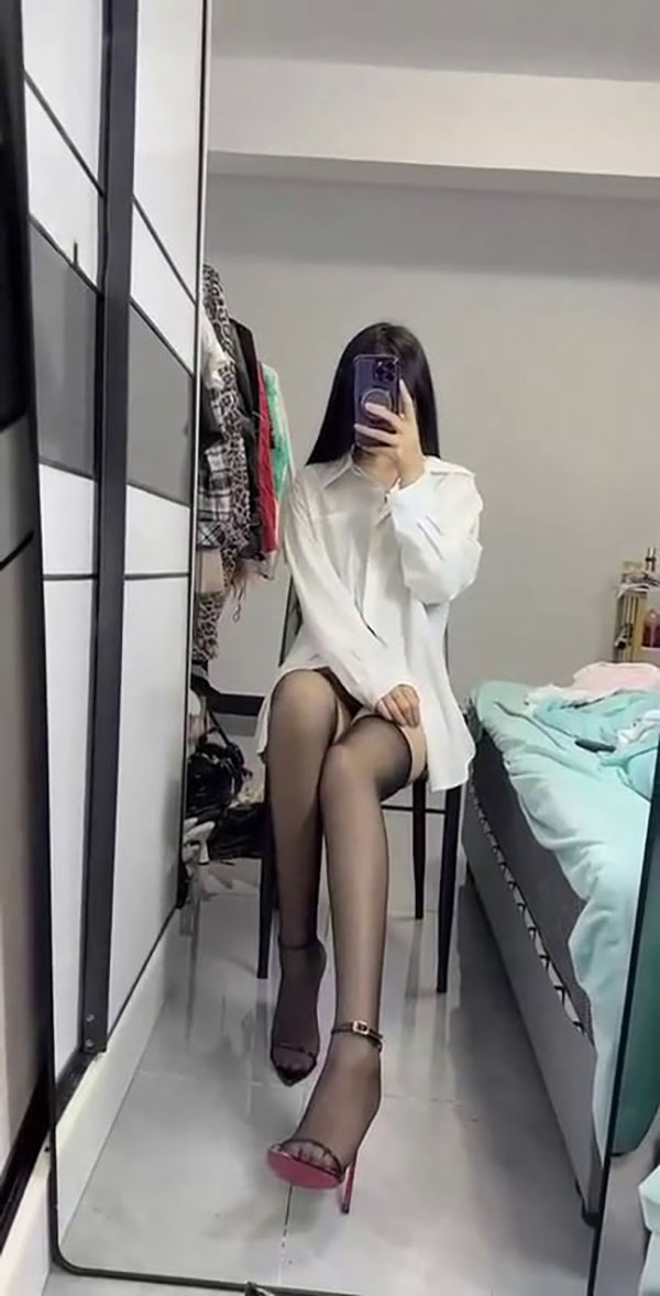 抖音舞蹈生 小美老师 榜一金主定制大尺度视频 自拍小穴全方位掰开自慰 私密全泄
