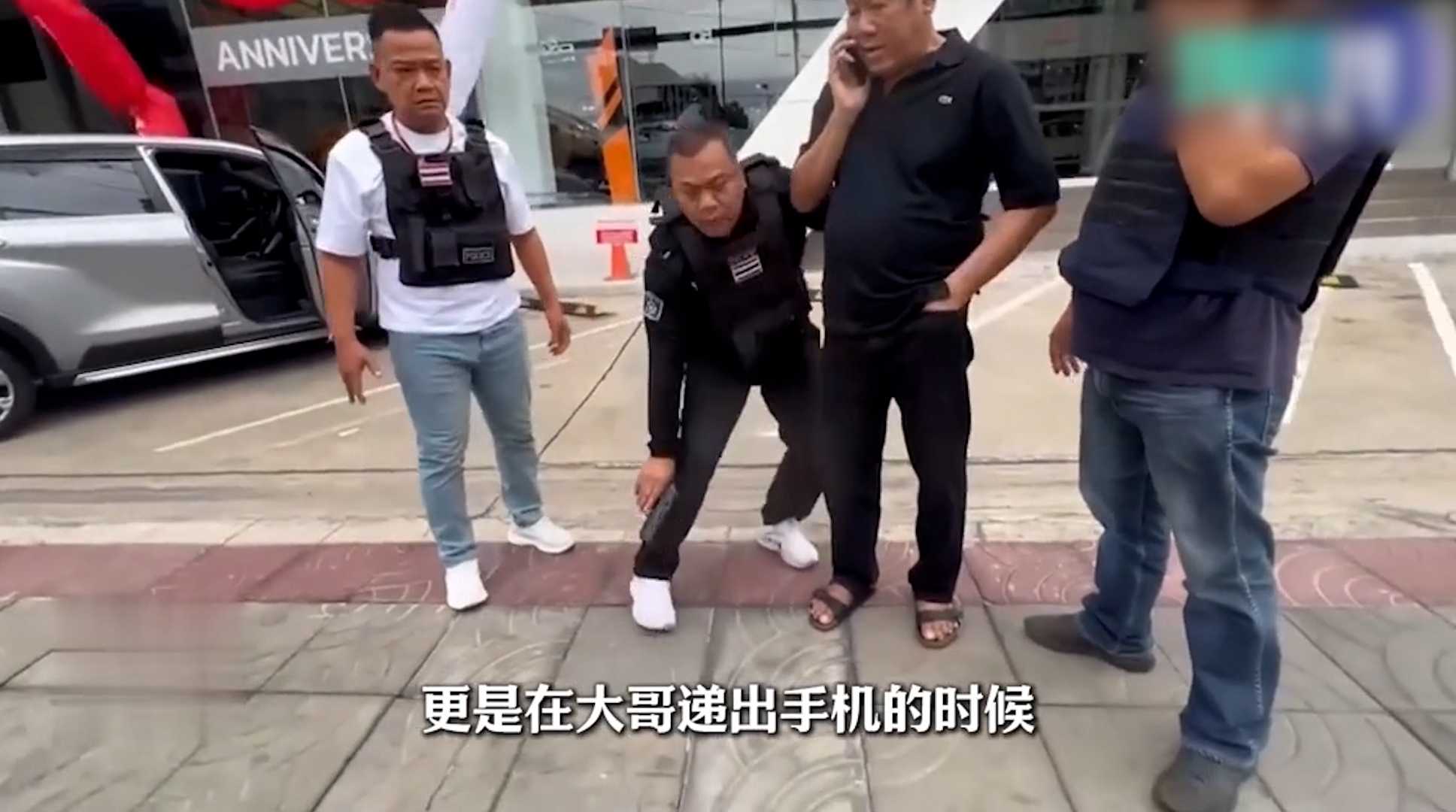 泰国暖武里府 市长在办公楼门口遭前议员爆头身亡 枪手竟主动打电话上直播节目认罪 称追债引发纠纷