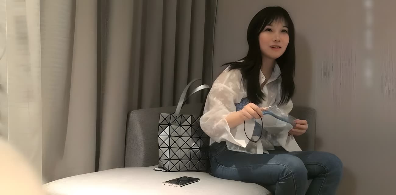 文轩探花 约炮白衣牛仔裤可爱妹子 沙发调情到床边多姿势狂干 高清超清视角直击高潮！