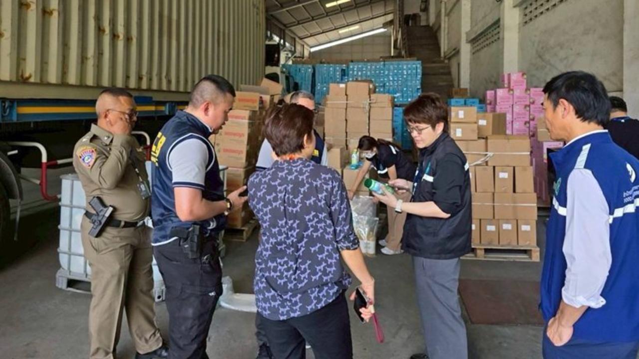 泰国新闻：突袭中国资本家仓库！查获40万件非法危险品，涉案超2000万泰铢