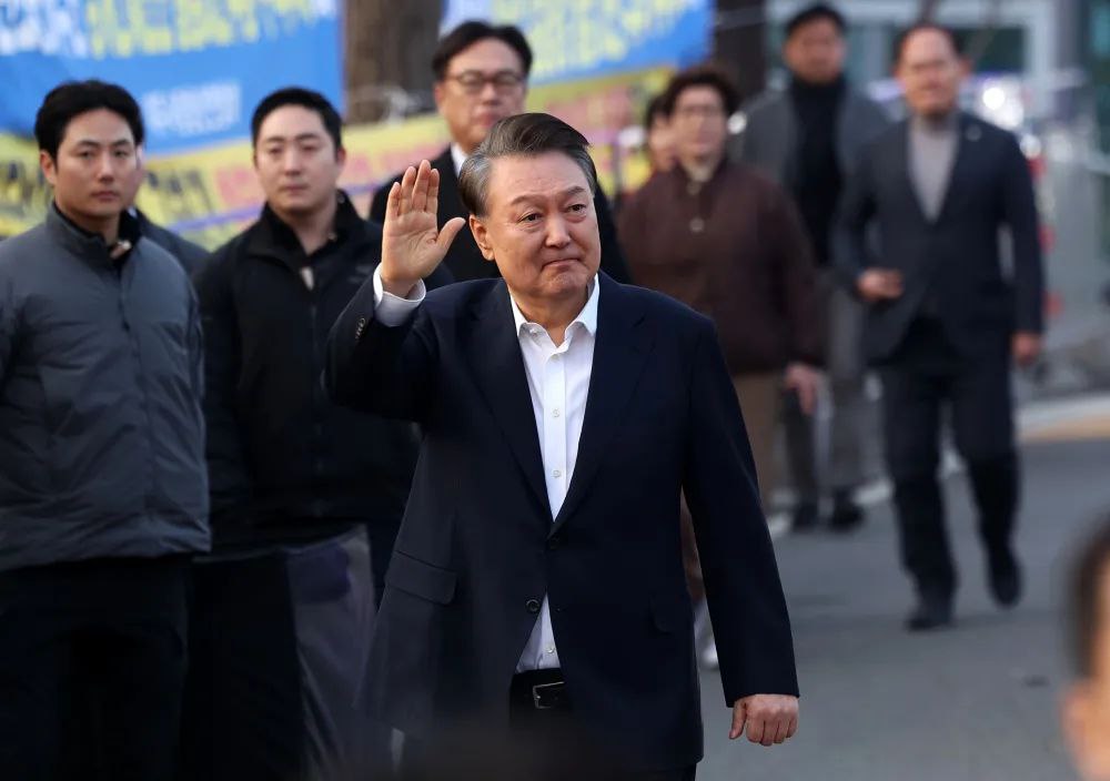韩国资讯：弹劾案通过！尹锡悦成韩国第二位被罢免总统