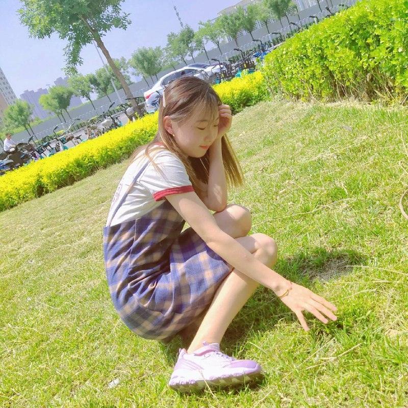 天津职院清纯大学生王昕旭 和男友出租屋自拍淫叫！