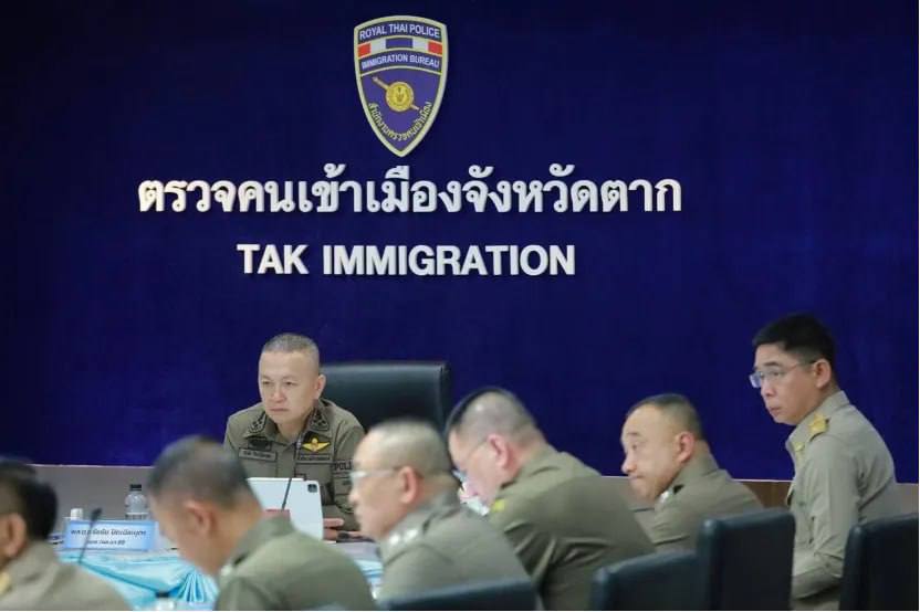 泰国新闻：泰国重拳打击电诈，两团伙仍顶风作案，4月4日美索移民局召开专项会议，通报跨境电诈打击进展。