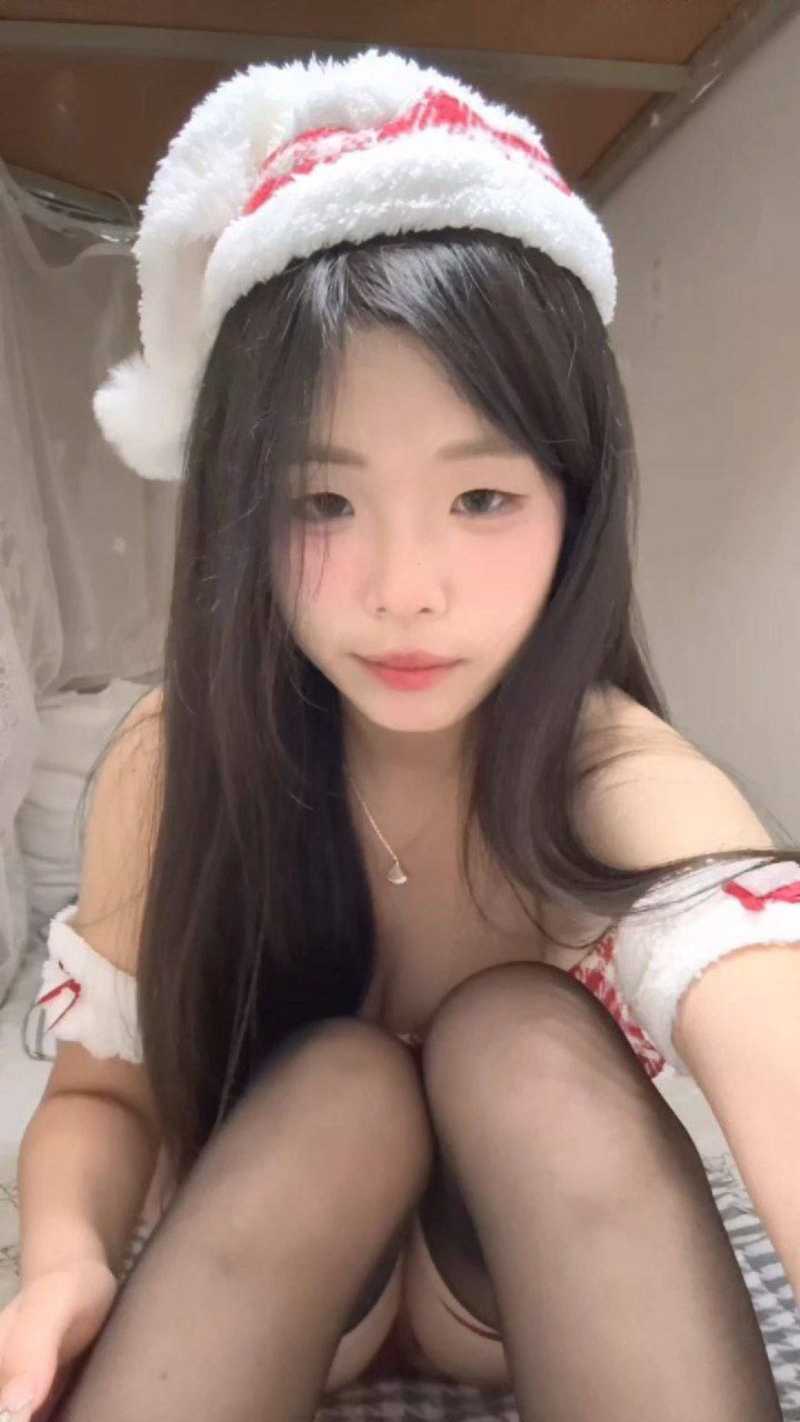 清纯系学妹宿舍偷拍自慰视频意外流出