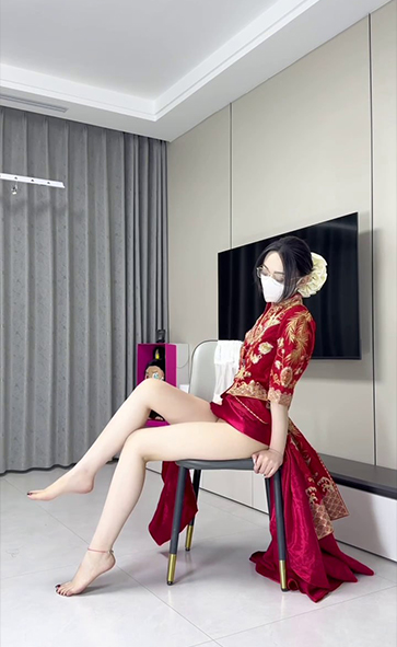 微博恋足尤物媚娘 白玉花 最新大尺度写真红色秀禾服 白丝袜性感视觉盛宴