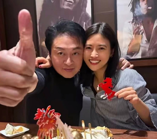 64岁咆哮帝 马景涛 带38岁浙江嫩女友回家见父母 私密视频流出 网友直呼真是老当益壮