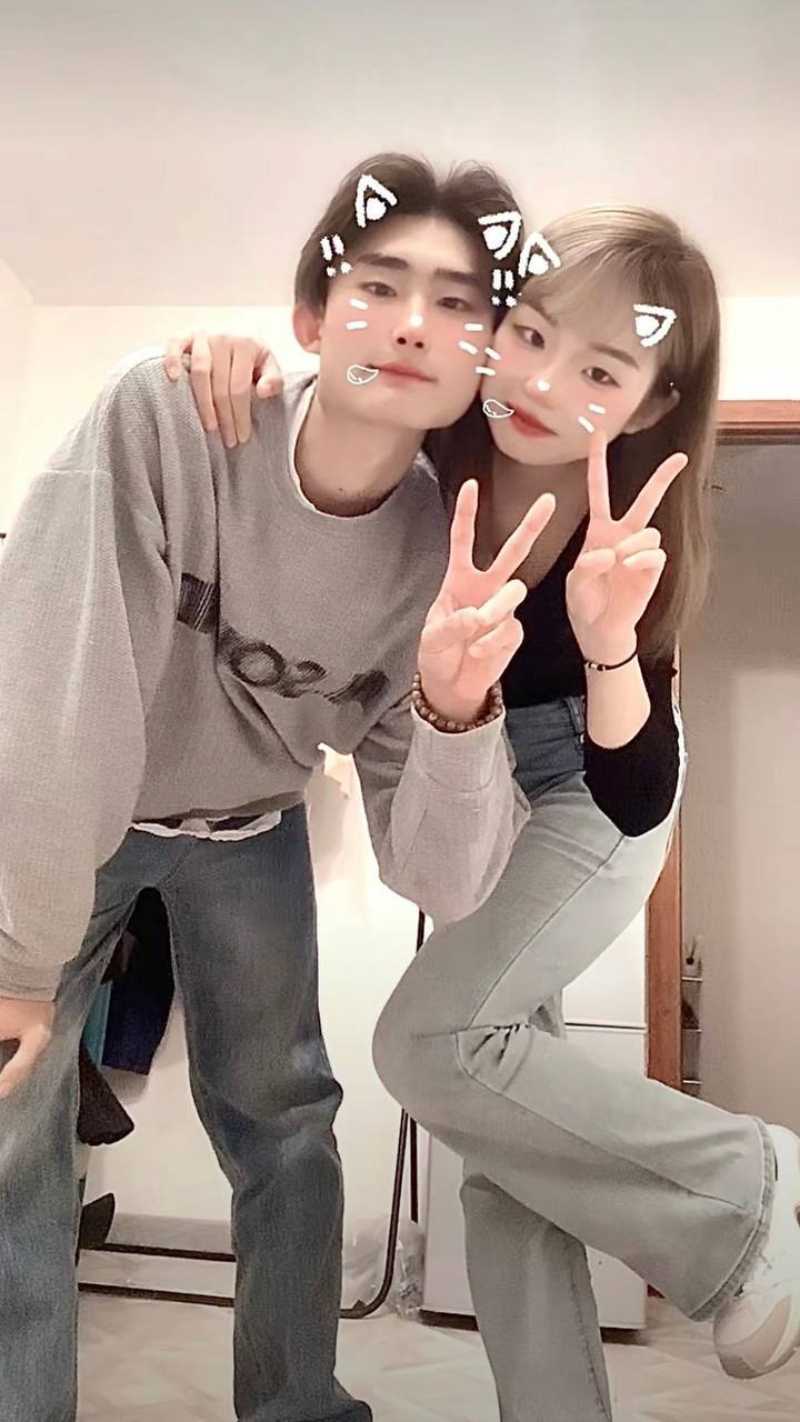 清纯女友镜前自拍羞耻照 后入啪啪时却浪叫不停！